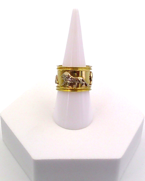 Ring with three lions