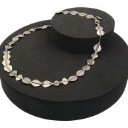 Stylized leaf design necklace