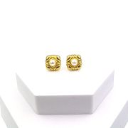 Square pearl earrings