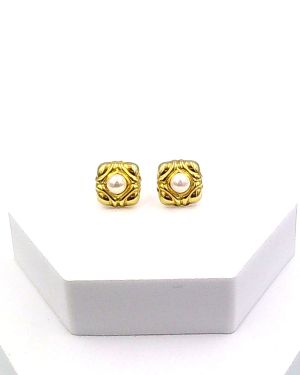 Square pearl earrings