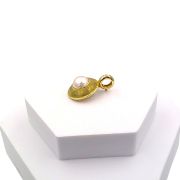 Mabé pearl pendant